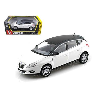 Lancia New Delta HPE White 1/24 by Bburago 21068