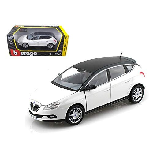 Lancia New Delta HPE White 1/24 by Bburago 21068