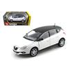 Lancia New Delta HPE White 1/24 by Bburago 21068 view 1