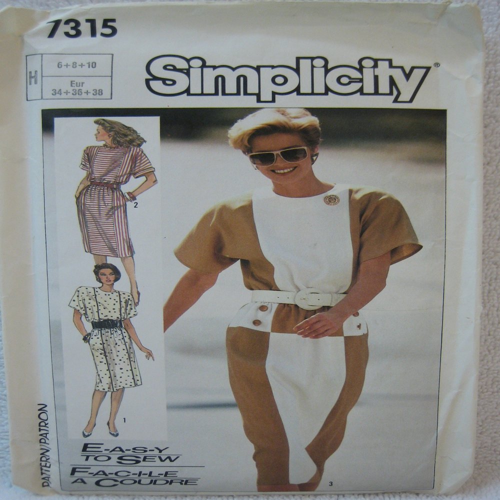 Simplicity Pattern 7315 - Misses' Easy-to-Sew Dress - Adjustable for Miss Petite (Size 6-8-10)