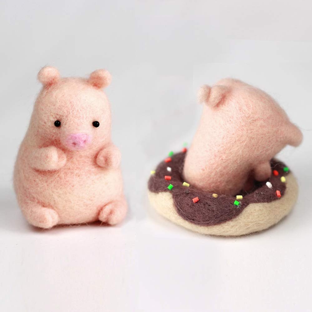 Artec360 Pig Love Donut Needle Felting Kits 70s (19um) Grade Merino Wool - Needles, Finger Guards, High-Density Foam Mat, Instructions