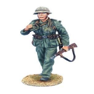 First Legion GERSTAL067 German Soldier Walking with MG34