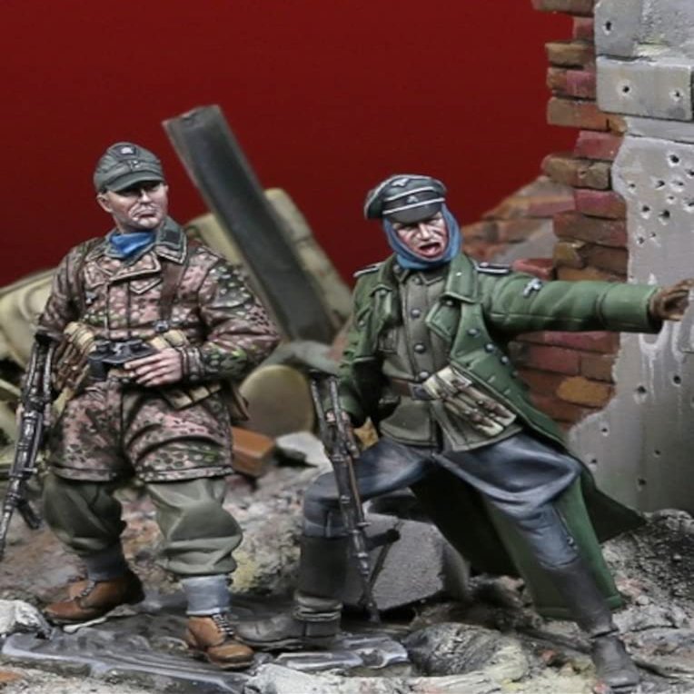 Darius Miniature DMF35047 1/35 WWII German Waffen SS Commander Set 2 Operational Action Pack of 2 Resin Kit