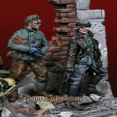 Darius Miniature DMF35044 1/35 WWII German Waffen SS Commander Set, 2 Pieces, Resin Kit