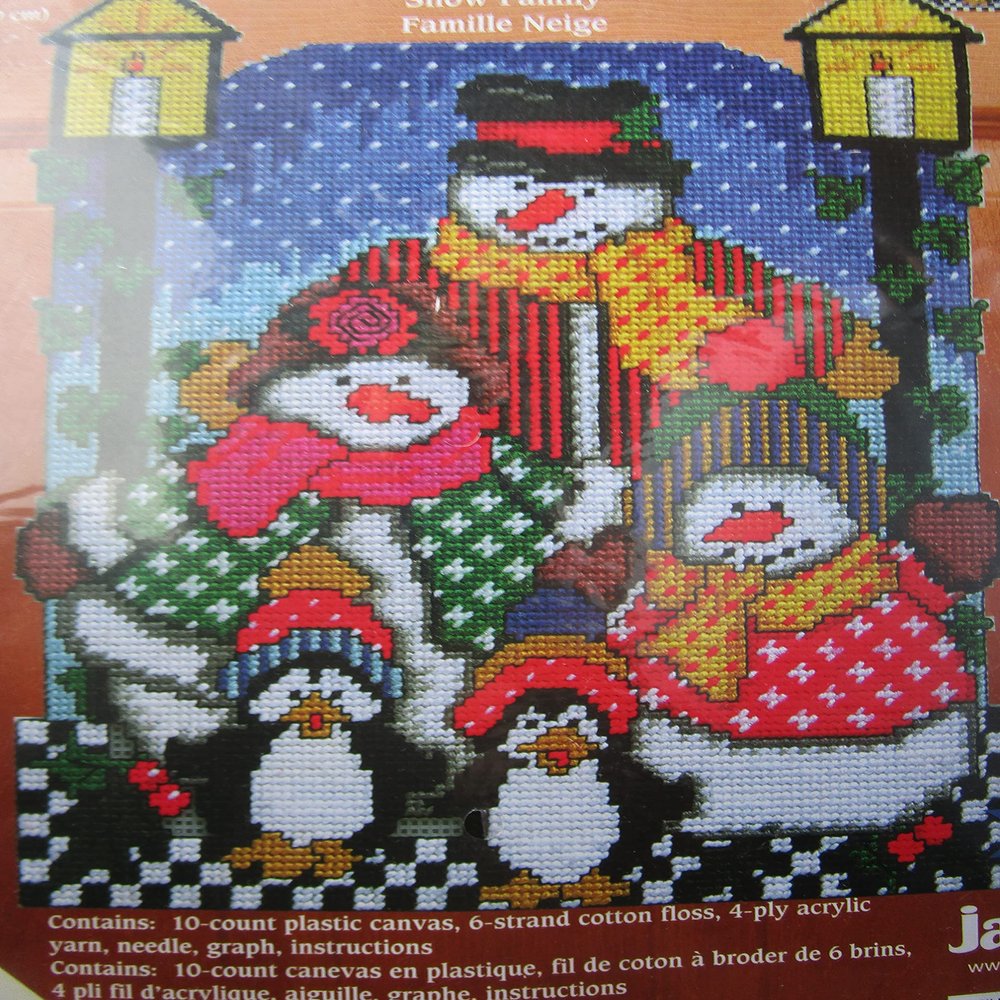 Sugarplum Greeters Snow Family Plastic Canvas Needlepoint Kit