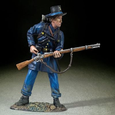 W. Britain American Civil War 31371 Union Federal Iron Brigade Reaching for Cartridge #2 1:30 Scale Metal