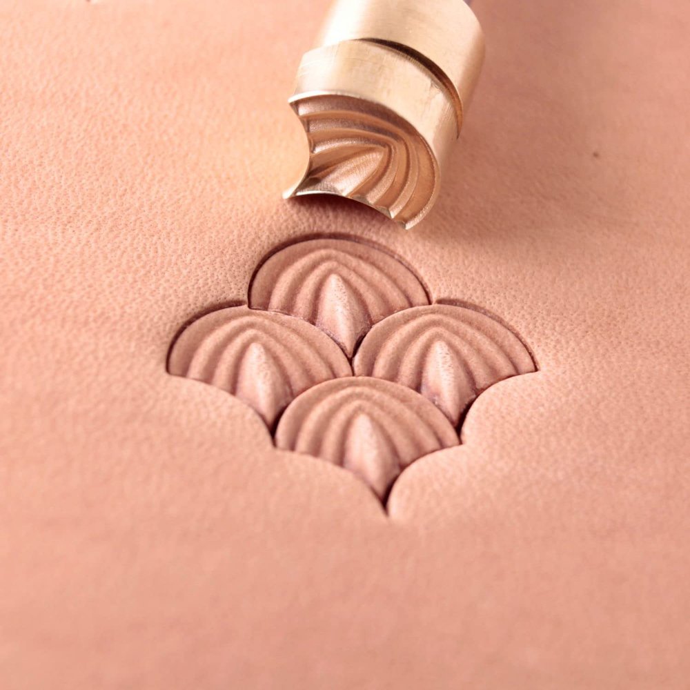 DandS ltd Leather Stamp Tool, Dragon Scale, Professional Steel Craft Tool for Leatherworking, Embossing, Carving & Stamping Leather Projects, Belts, Wallets & DIY Projects Compatible with Mallet #510