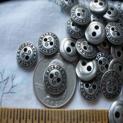 36 Buttons eLAET 13MM Scroll Pattern Antique Silver Color Shirt Buttons Metal sew on 20L 2 Hole wrap Bracelet Clasp