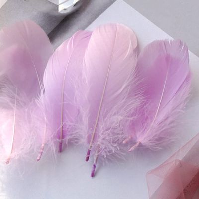 100Pcs Light Purple Natural Goose Feathers, 3-5Inch Centerpieces Feahers Bulk, Colorful Craft Feathers for Wedding Party Centerpieces Vase Home Halloween Decoration