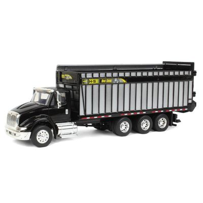 Spec Cast 1/64 Black International 8600 with H&S Big Dog 1226 Forage Box HSM-002