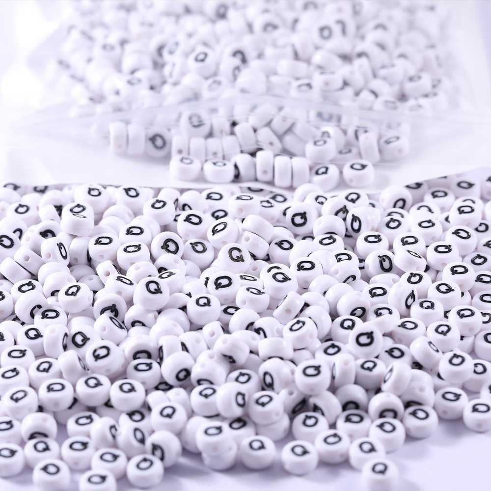 1000Pcs Flat Round Letter Beads 7x4mm with Letter Q White Acrylic Beads for DIY Phone Case Glasses Decoration Bracelets Necklaces Key Chains