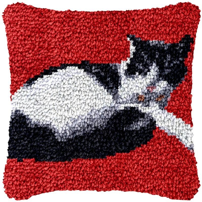 Beginner Latch Hook Kits Black & White Cat Set Sofa Cushion Cover Latch Hook Carpet Rug Acrylic Yarn,Pillowcase Craft Kits with Printed Canvas for Beginners Kids Adults - 17 x 17 Inch