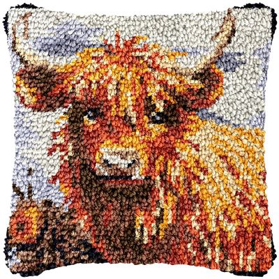 Brown Highland Cow Cattle Latch Hook Kits Pillow Crochet Yarn Rug Pre-Printed Cushion Needlework Pillowcase Hook and Latch Kit Christmas Home Sofa Decoration 43x43cm