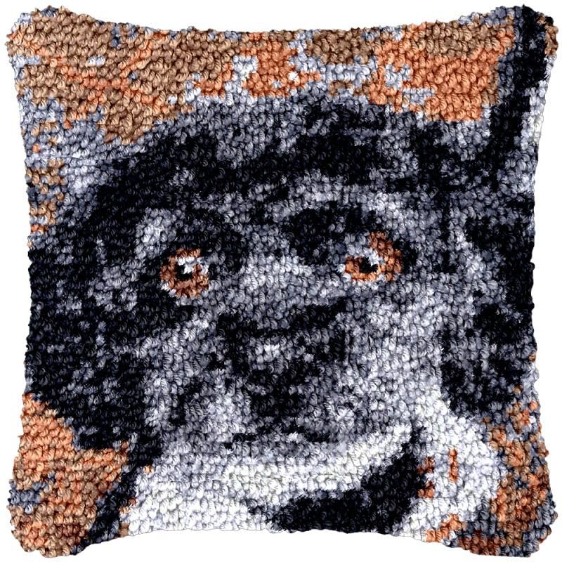 Black Dog Latch Hook Kits Pillow DIY Rug Crochet Hook Cushion Making Kits with Preprinted Pattern Canvas Instruction Yarns and Latch Hooking Pillow Cover Easy to Starter DIY Kits 43x43cm