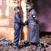 1/35 WWII German Commander and Soldier Handshake Resin Model Kit Unpainted and Unassembled Miniature Resin Model Parts // Wv5c-1 view 1