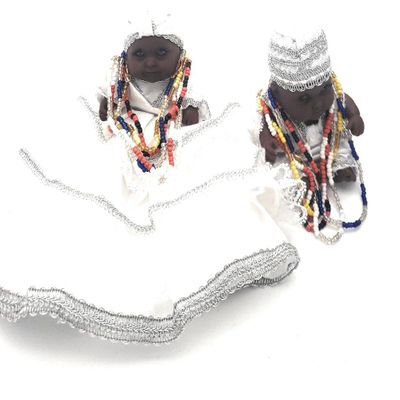 WORLDMARTSHOPPING WMS Ibeji Jimaguas Munecos with Soperas, Mayas, Chairs and Drums Set Yemaya Shango Santeria - (White - Iyabo)