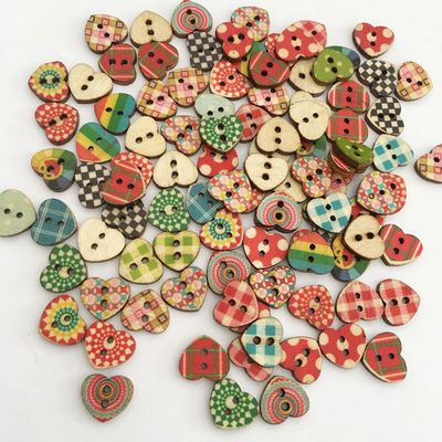 AKOAK 100 Pcs Heart-Shaped Wooden Buttons, 2-Hole Color Printed Mixed Heart-Shaped Buttons, Heart-Painted Plaid Clothing Buttons for DIY Sewing and Wood Craft Clothing Accessories
