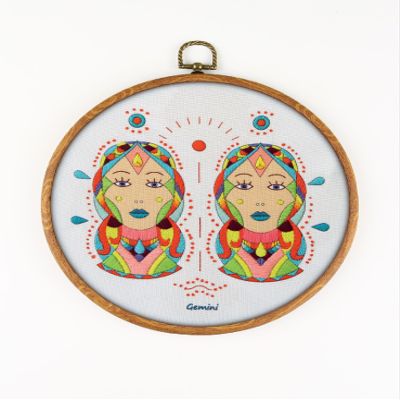 Gemini EM086 - DIY Embroidery Kit. Set of Threads, Needles, Stamped Cloth, Needle Threader, Embroidery Clippers and Printed Color Pattern Inside.