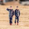 SM SunniMix 2Pcs 1/64 Standing Men Painted Figure Simulation Miniature Toy Resin Tiny People for Diorama DIY Scene Architectural Building view 2