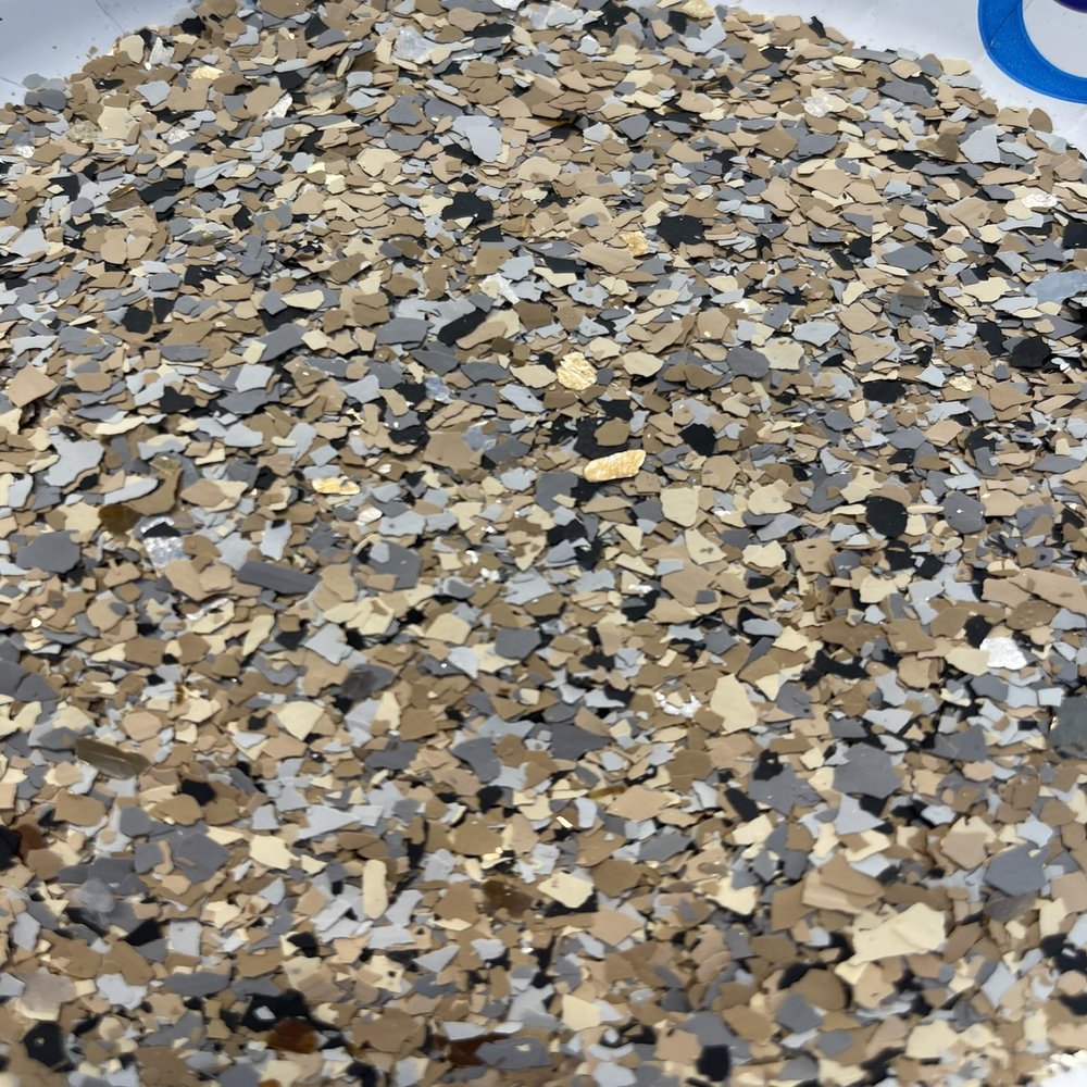 5 Lbs Of Browns, Beige, Light Gray, Dark Gray & Black Chips/Flakes With Silver & Gold Reflective Mica Stone in 1/4 Size. Epoxy Garage Floor Coating.