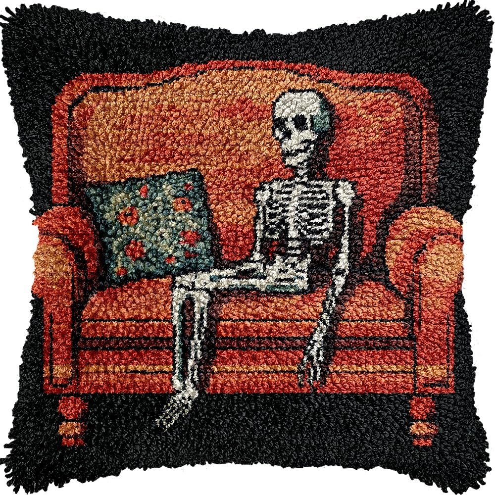 DIY Latch Hook Kits Pillowcase Skeleton Sit on Sofa Crochet Yarn Pre-Printed Cushion Needlework Pillow Hook and Latch Kit Cushion Home Sofa Decoration 43x43cm
