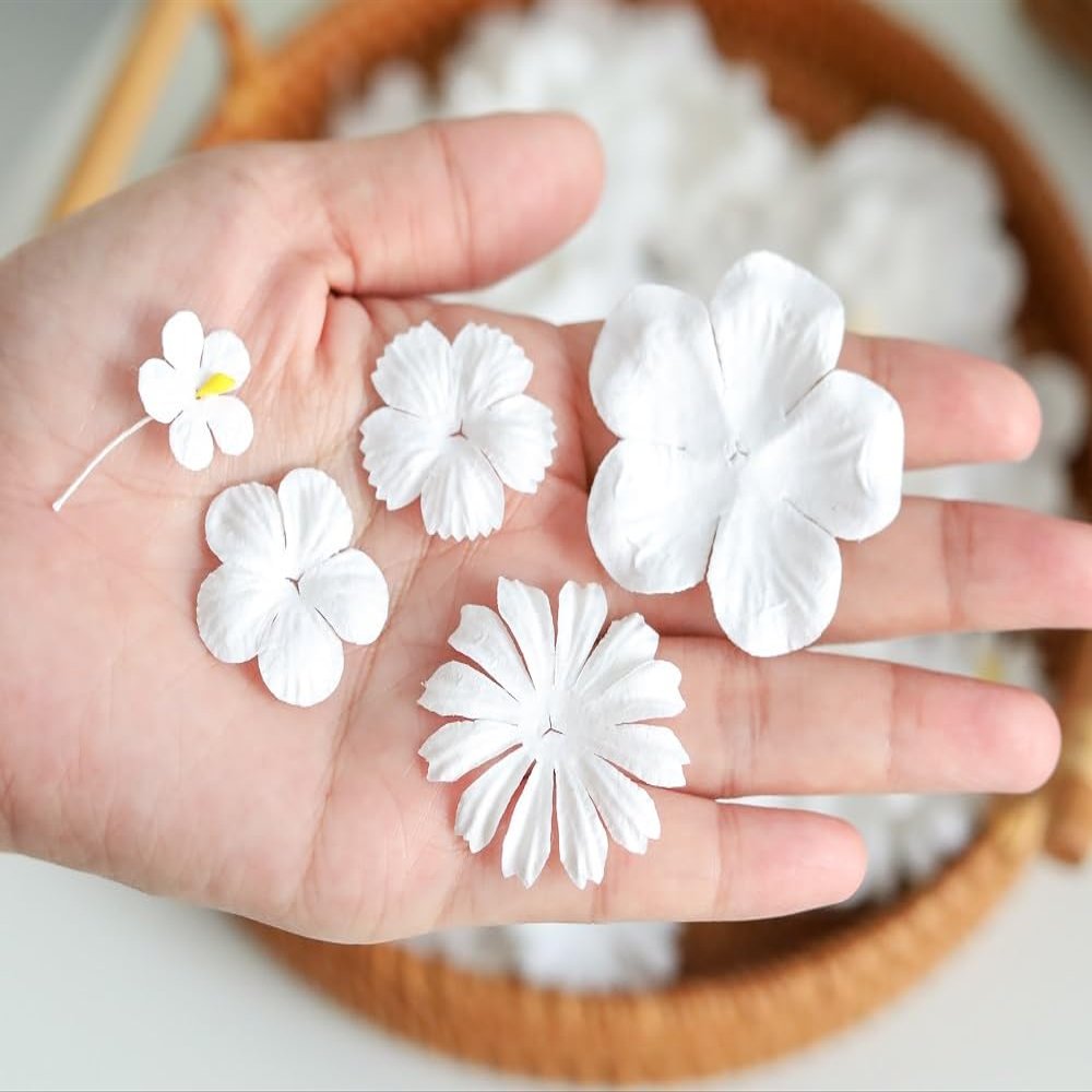 DUONGJAIS BRAND 100 Pcs Handmade Mixed Flowers Mulberry Paper Flowers 18 mm - 1.5 Inch Scrapbooking Wedding DIY Craft Supplies Card. (Mixed Flowers White..)