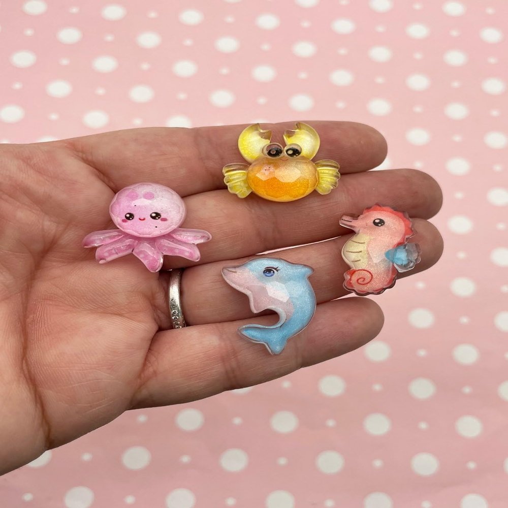 Assorted Color and Shape Glittery Ocean Nautical Resin Cabochons, Flat-Backed Resin Ocean Creatures rdnqu (4 Pieces)