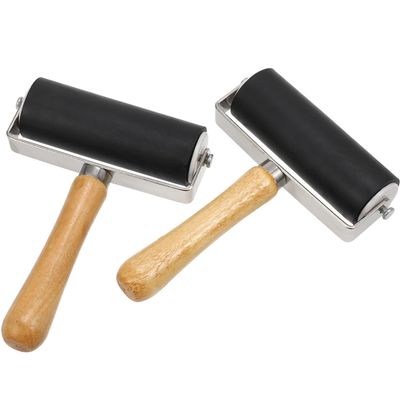 KALLORY 2PCS Black Rubber Ink Roller Printmaking Tool Heavy Metal Frame Craft Stamping Gluing for Scrapbook Wallpaper and Graphic Projects